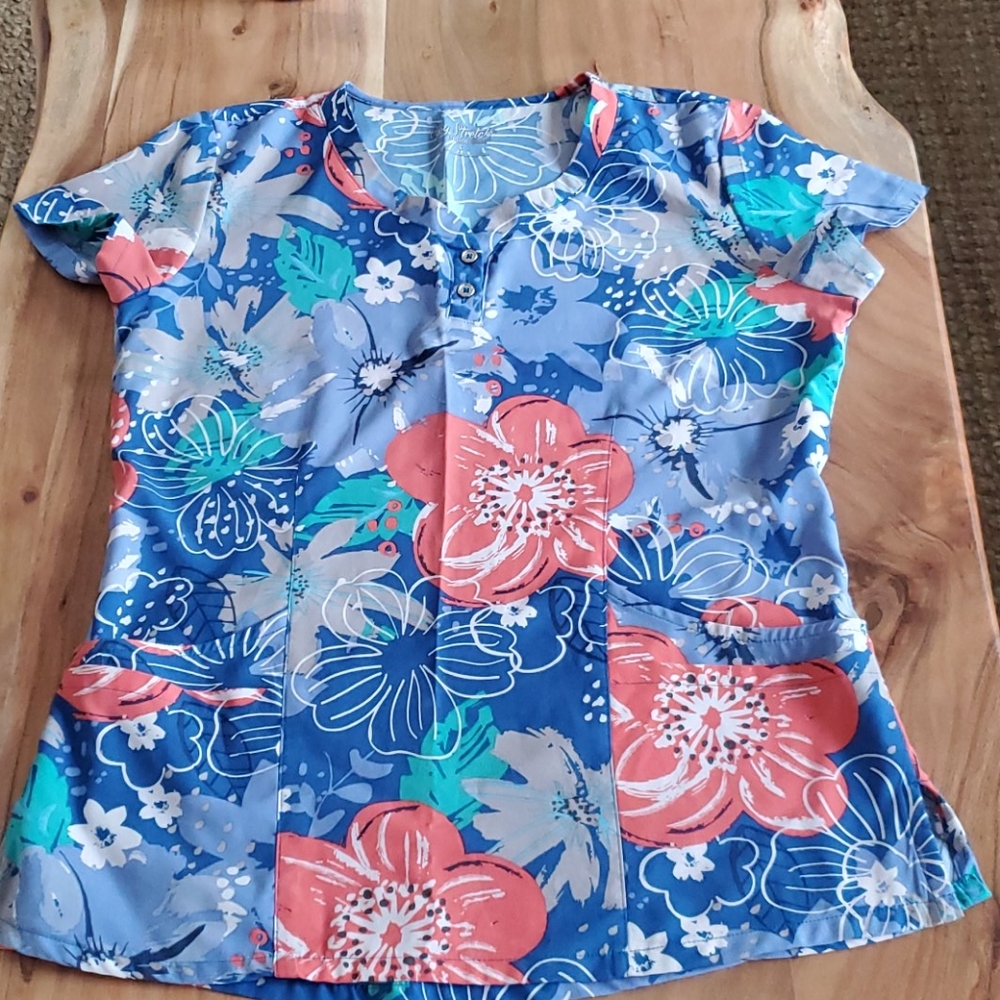 Uniform Advantage Scrub Top